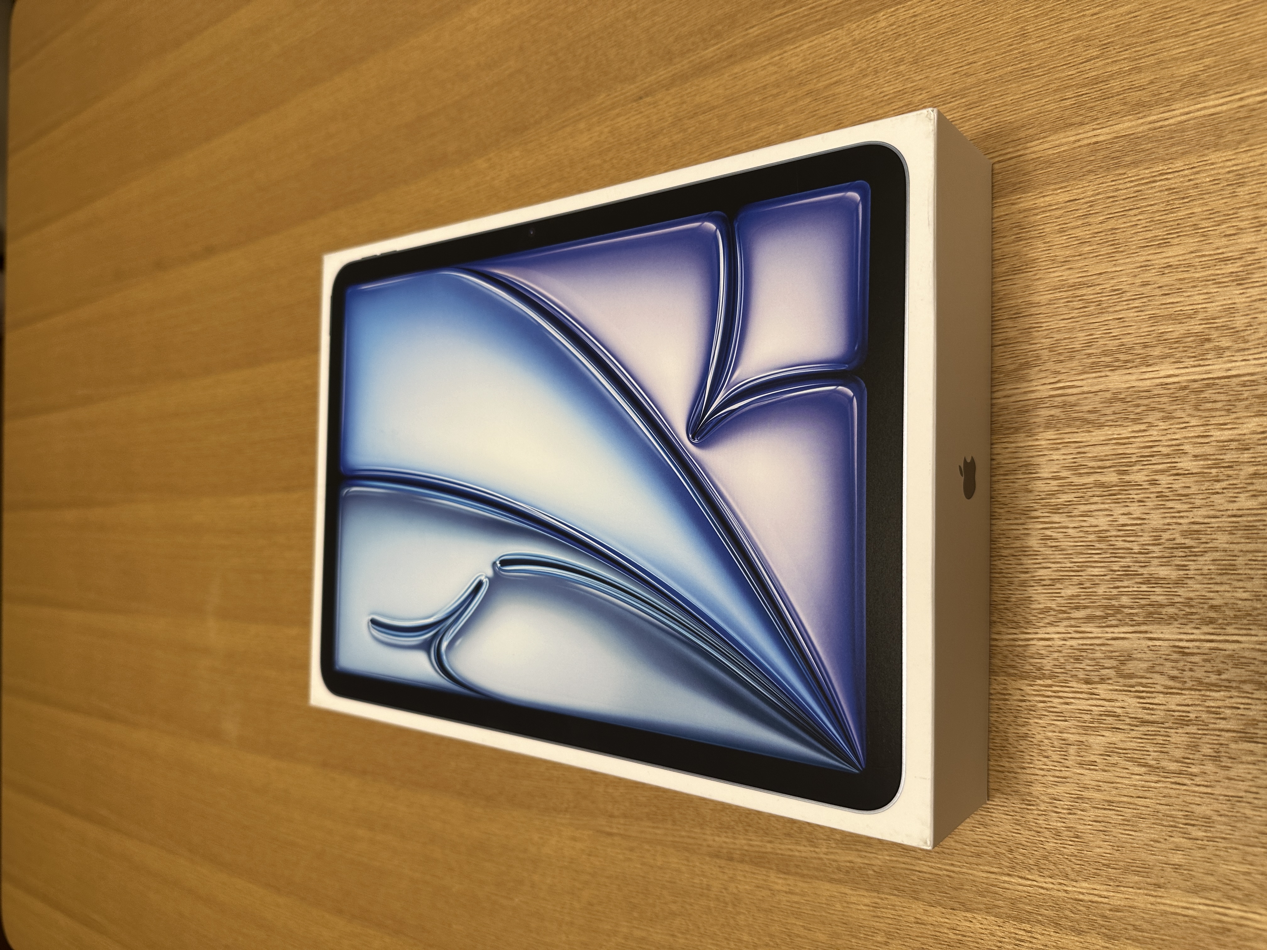 開封前の化粧箱の写真。クリックすると画像が切り替わります。